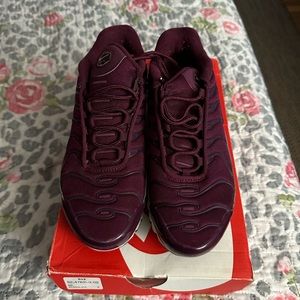 Woman’s Nike sneakers